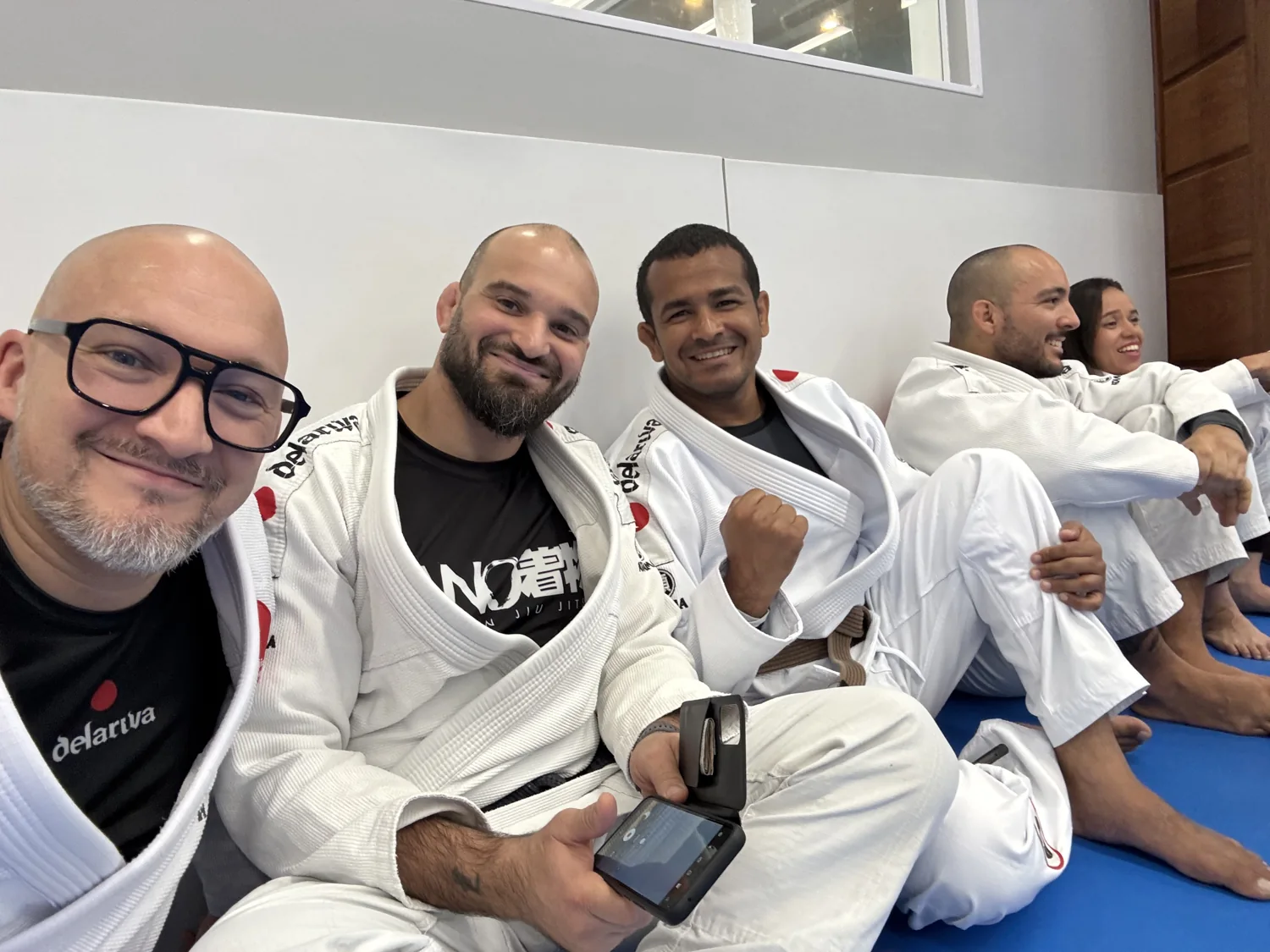 Gemeinsam mit Trainingspartnern auf der Matte in Rio.
